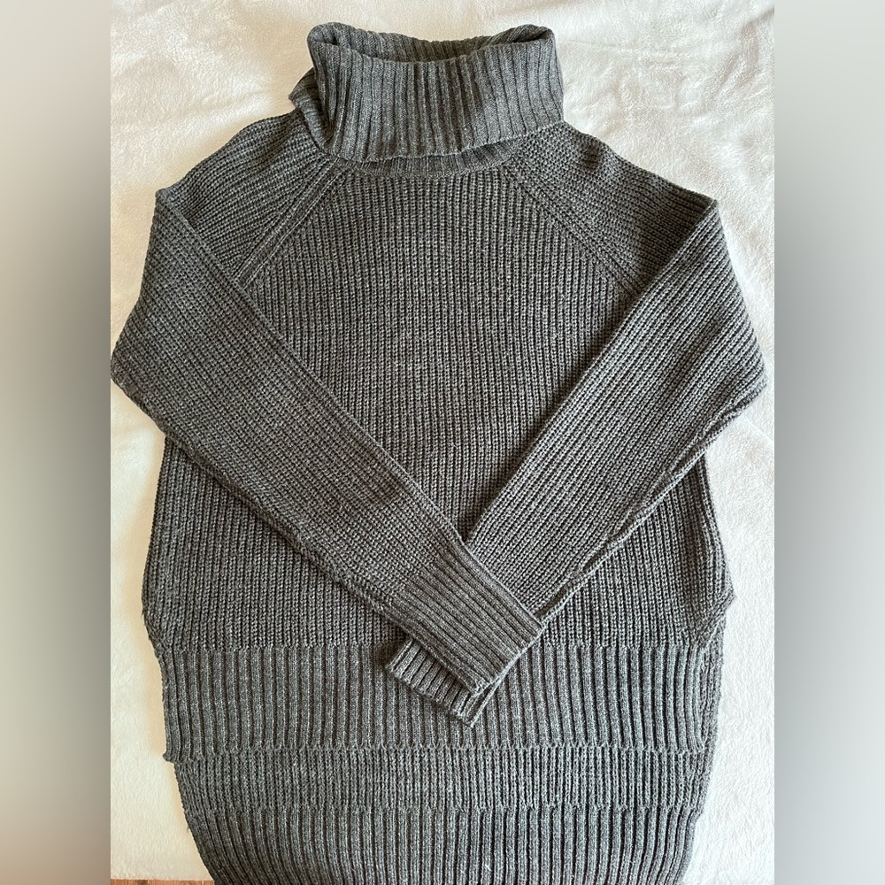 M BOUTIQUE KNIT TURTLENECK SWEATER
